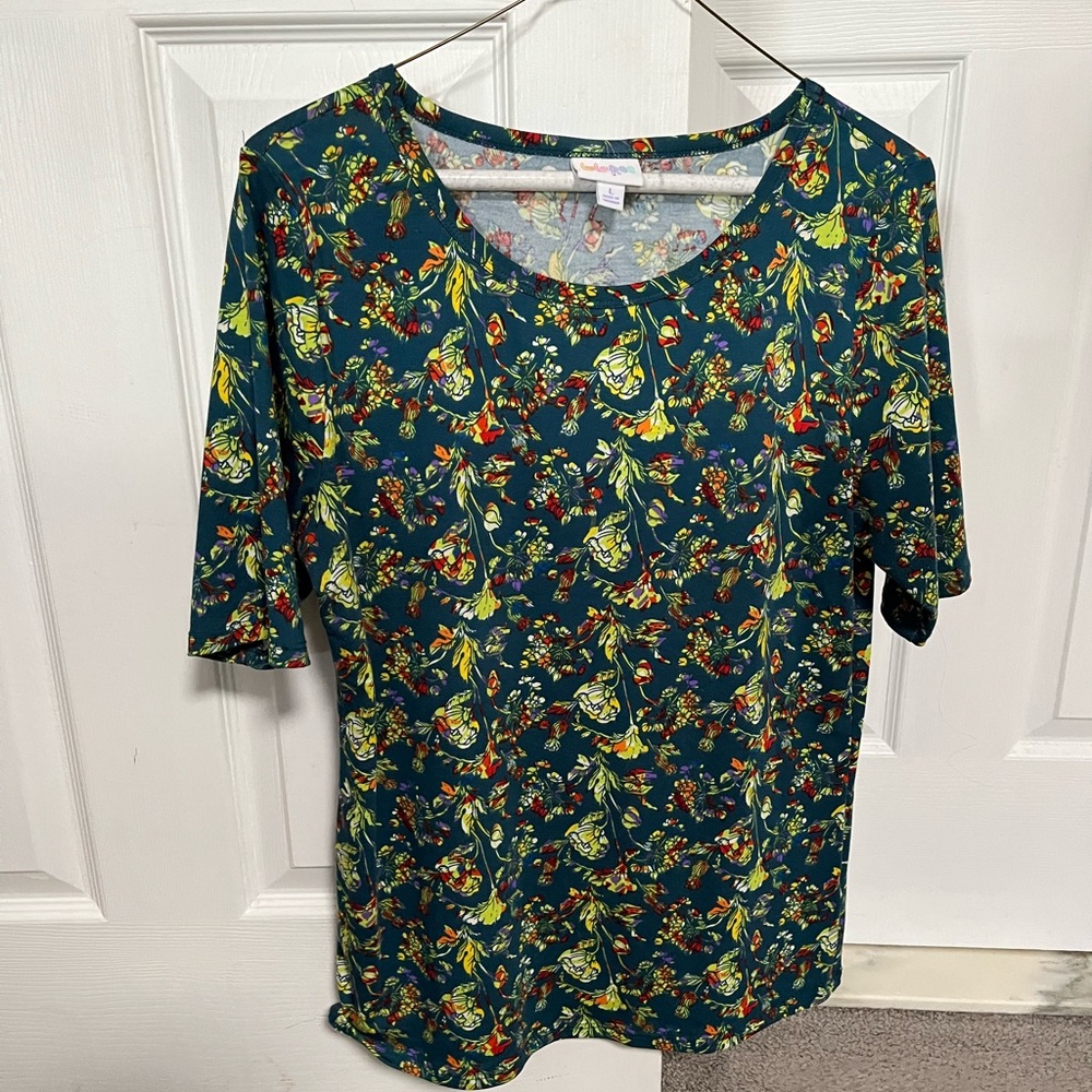 LuLaRoe GiGi shirt